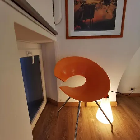 Via Scaldasole 14 *